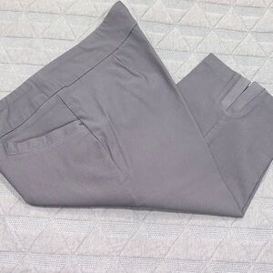 Women’s grey Capri pants